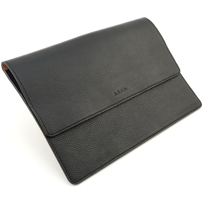 bespoke-leather-laptop-sleeve-with-engraved-initials