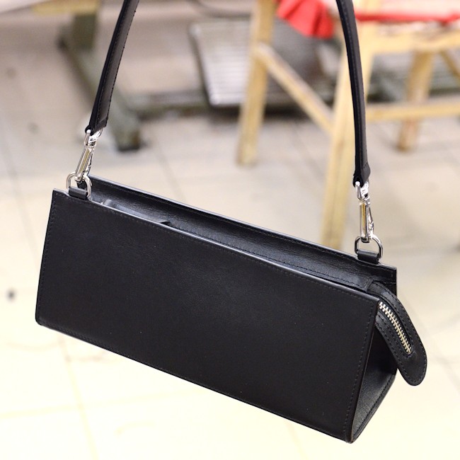 Bespoke bag for women in black smooth leather