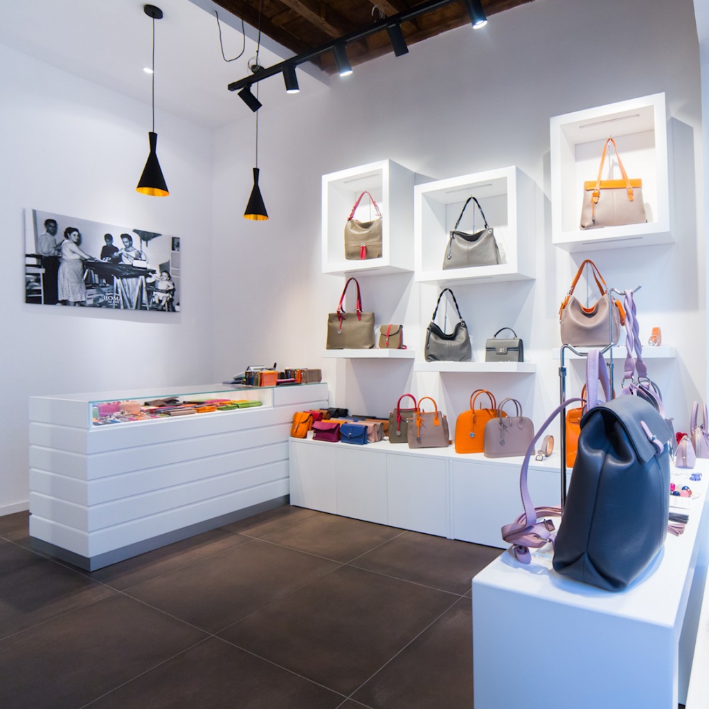 Our leather goods shop in the center of Rome