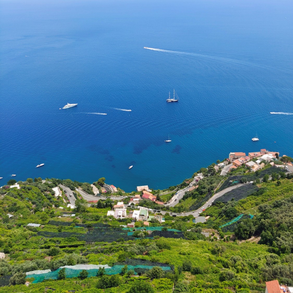 Costiera Amalfitana: veduta del mare dall'alto