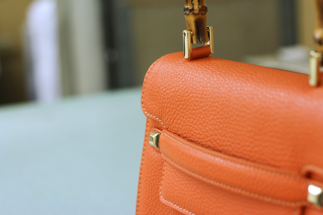 Close-up detail of handcrafted leather bag by Del Giudice Roma