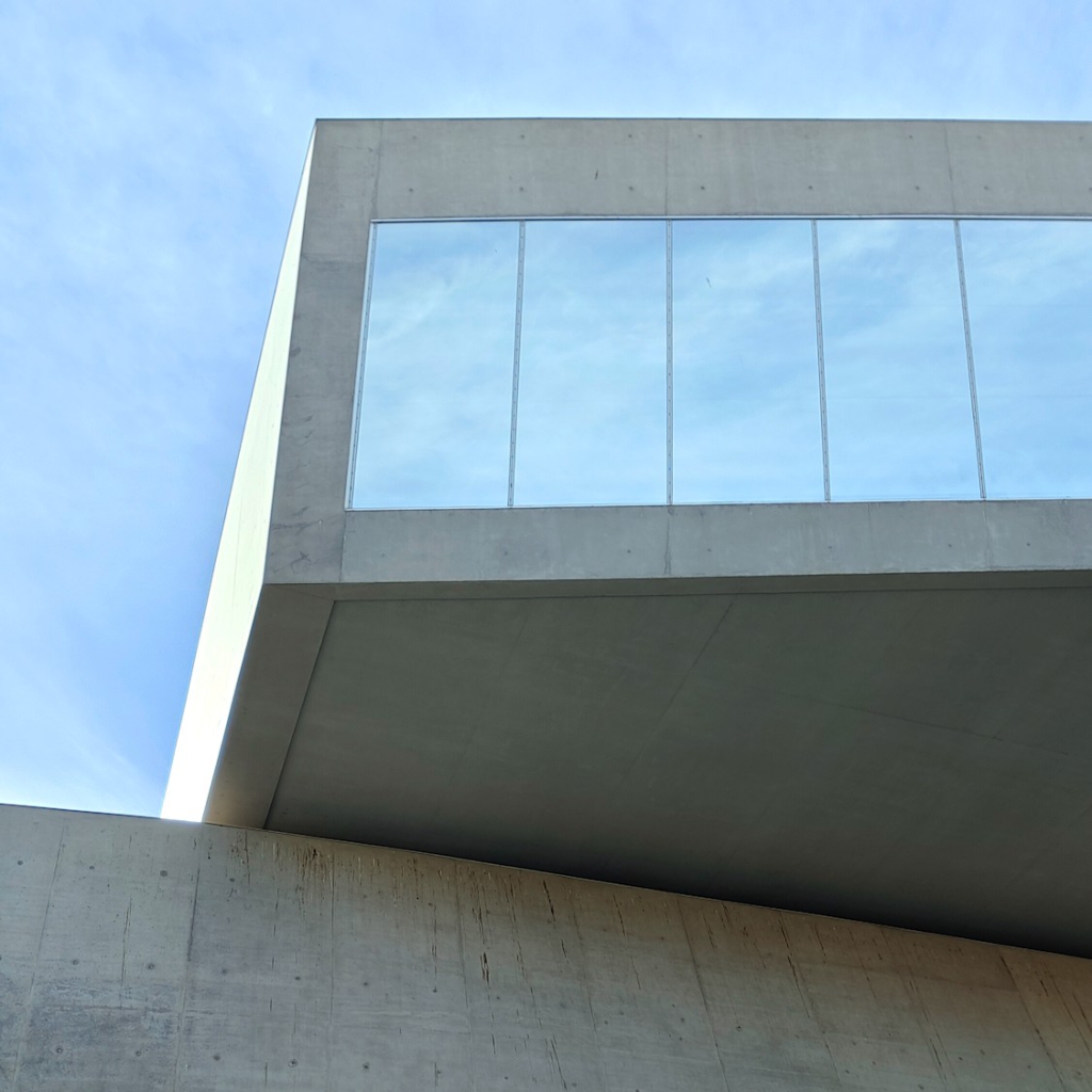 The main materials used for the construction of Maxxi Museum in Rome: concrete and glass