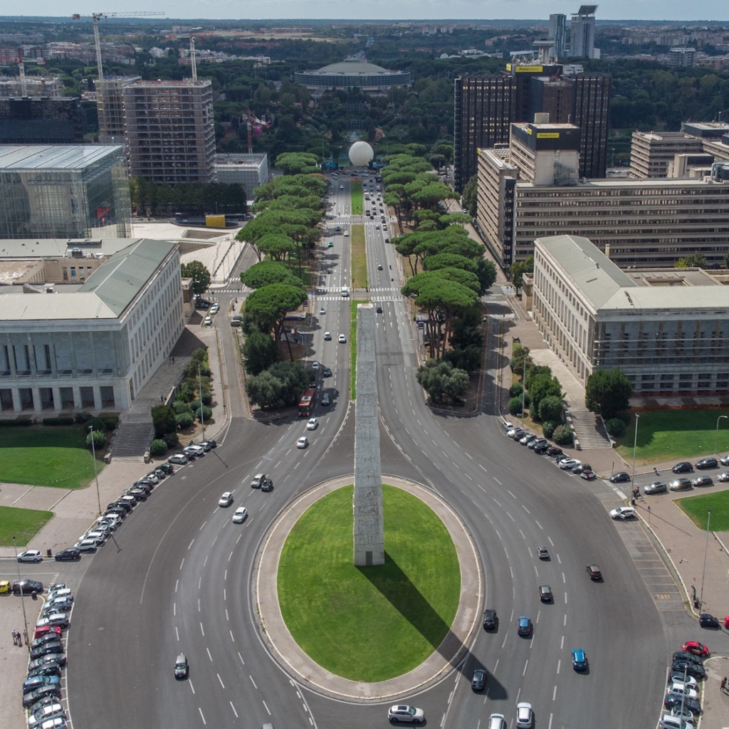 Quartiere Eur di Roma: l'obelisco Marconi