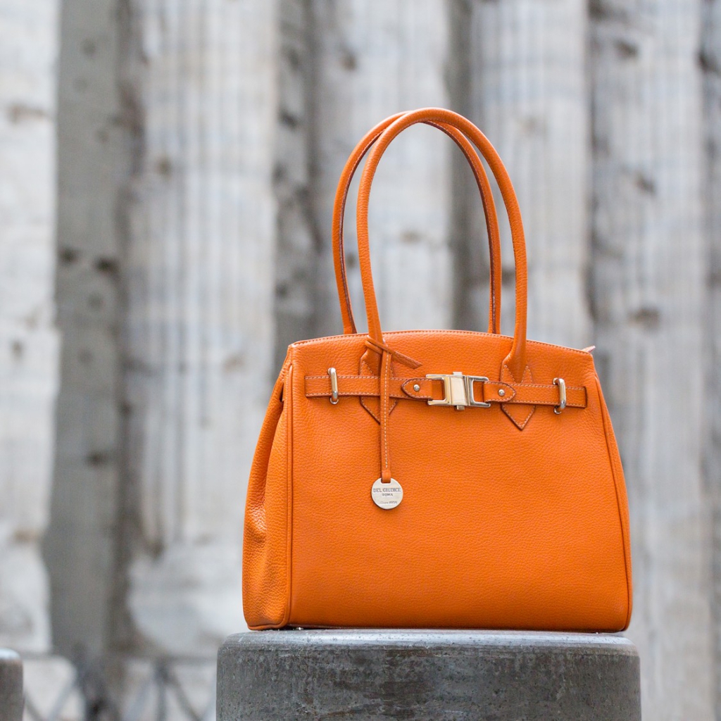 Rita, elegant handbag, is one of the best Italian leather bags of Del Giudice Roma