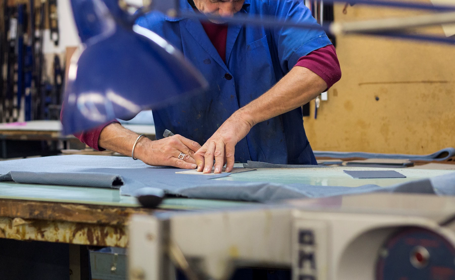Italian artisan at work during a leather craftsmanship experience in Rome