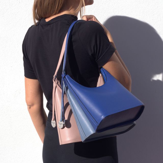 Colour is here 💜💙🩵
•
•
•
#leatherbag#italianleatherbag#handmadebag#shoulderbag #madeinitalybag#madeinitaly#delgiudiceroma
