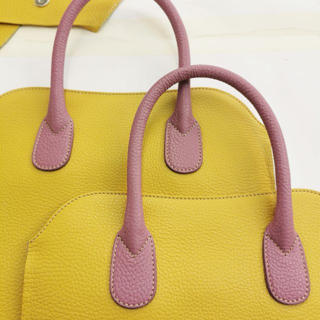 Focus 💛👀
•
•
•
#leatherbag#italianleatherbag#handmadebag#handbag #madeinitalybag#madeinitaly#delgiudiceroma