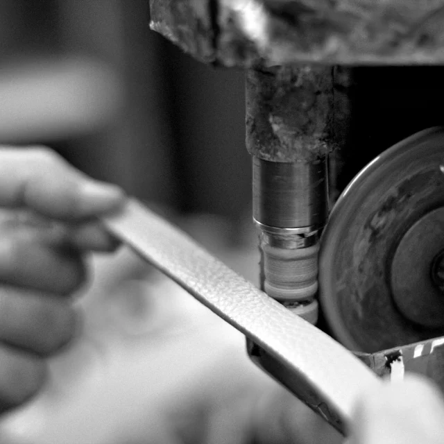 Made in Italy, one step at a time.
.
.
.
#italianleatherbags #handmadeleatherbag #madeinitaly #leathercraft #craftsmanship #leatherbag #leathershoproma #handleatherbag #leathershop #rome