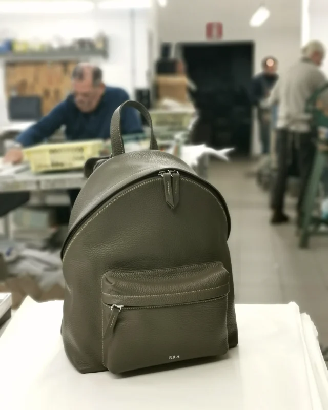 A custom mud version of our Federico backpack, with silver initials. 
.
.
.
#italianleatherbags #handmadeleatherbag #madeinitaly #leathercraft #craftsmanship #leatherbag #leathershoproma #handleatherbag #leathershop #rome
