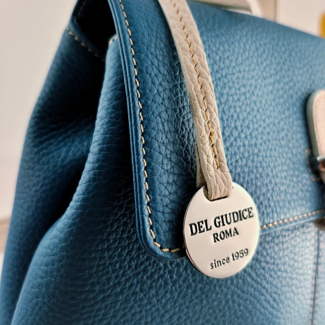 Custom backpack Ester in turquoise and cream.
Designed together, crafted by hand, made to last.
.
.
.
#italianleatherbags #handmadeleatherbag #madeinitaly #leathercraft #craftsmanship #leatherbag #leathershoproma #handleatherbag #leathershop #rome #customizedbackpack