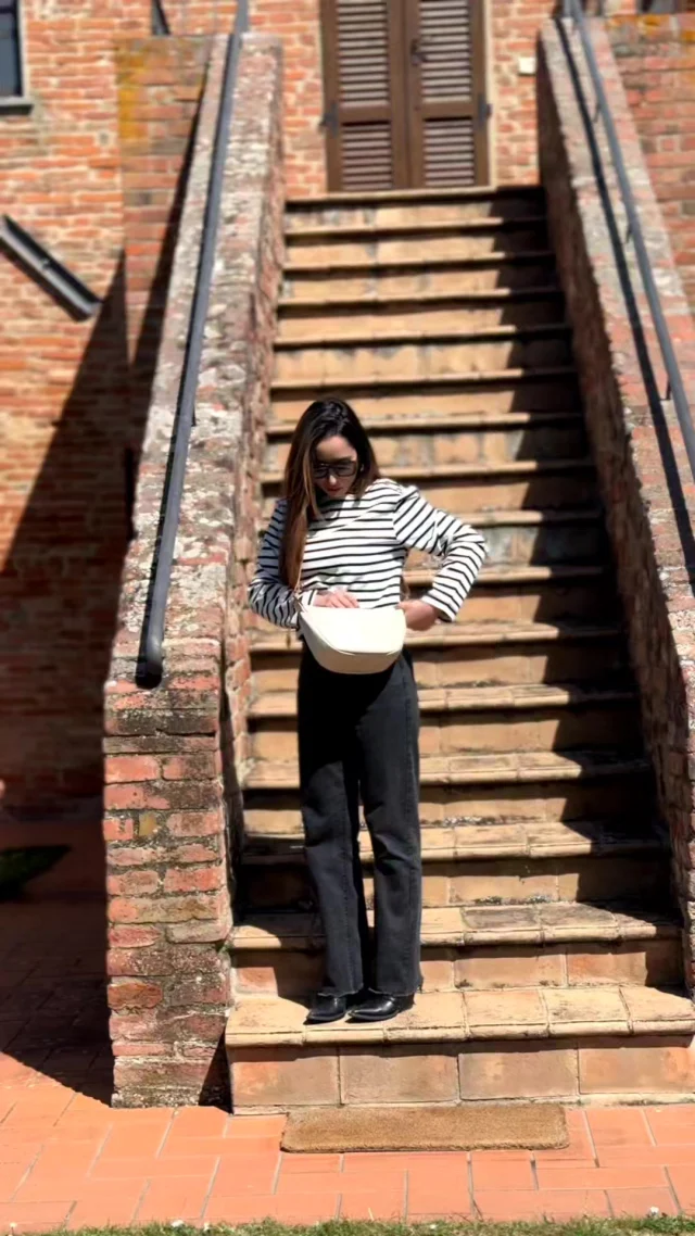 The mini shoulder bag Babe in cream–biscuit is designed for essential moments, easy to carry, easy to wear.
A small bag with a precise presence.
.
.
.
#italianleatherbags #crossbodybag #minimalstyle #handmadeleatherbag #madeinitaly #leathercraft #craftsmanship #leatherbag #leathershoproma #handleatherbag #leathershop #rome