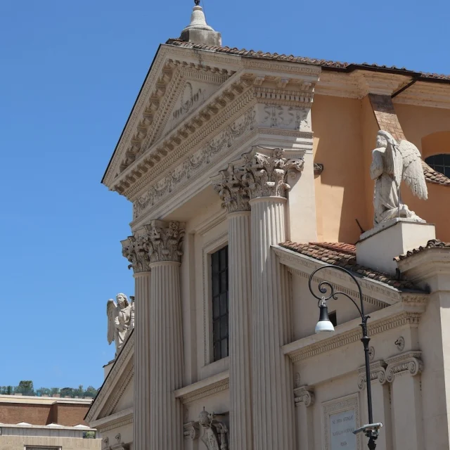 Rome, details, light and colors that never look the same twice.
.
.
.
#italianleatherbags #handmadeleatherbag #madeinitaly #leathercraft #craftsmanship #leatherbag #leathershoproma #handleatherbag #leathershop #rome