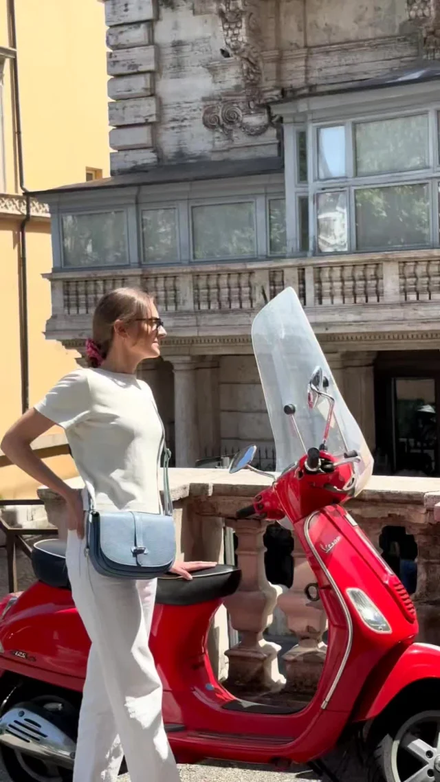 Bea in Fairy is our interpretation of the everyday crossbody bag: compact, practical and entirely handmade in Rome from pebbled calf leather.
.
.
.
#italianleatherbags #handmadeleatherbag #madeinitaly #leathercraft #craftsmanship #leatherbag #leathershoproma #handleatherbag #leathershop #rome