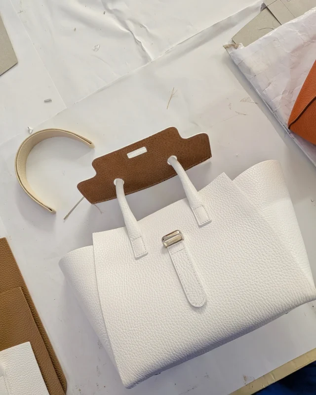 Watching a bag take shape is a reminder that true craftsmanship cannot be rushed.
.
.
.
#italianleatherbags #handmadeleatherbag #madeinitaly #leathercraft #craftsmanship #leatherbag #leathershoproma #handleatherbag #leathershop #rome
