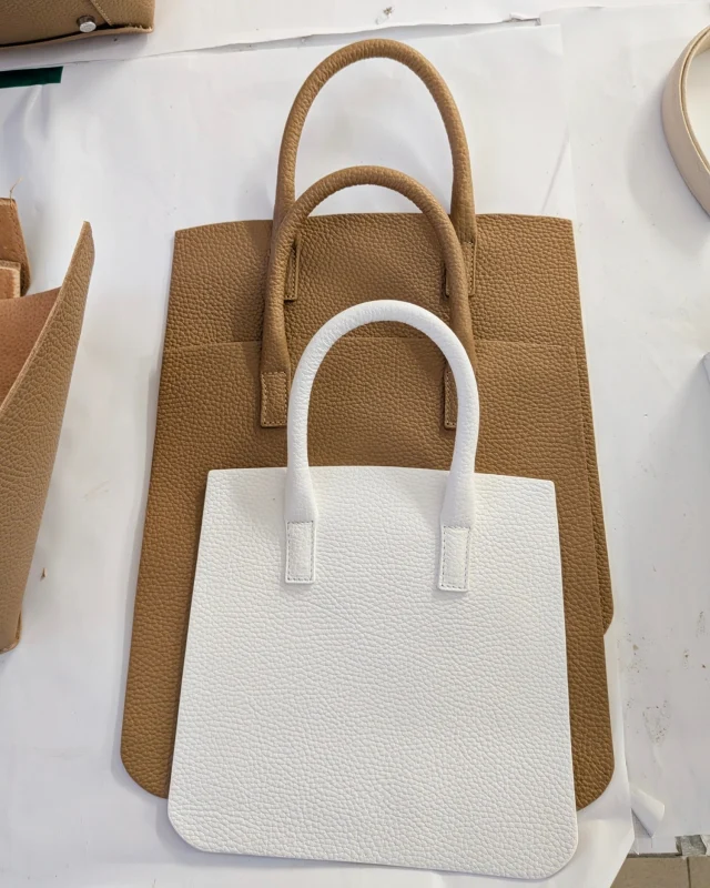 Small details and patient hands.
.
.
.
#italianleatherbags #handmadeleatherbag #madeinitaly #leathercraft #craftsmanship #leatherbag #leathershoproma #handleatherbag #leathershop #rome