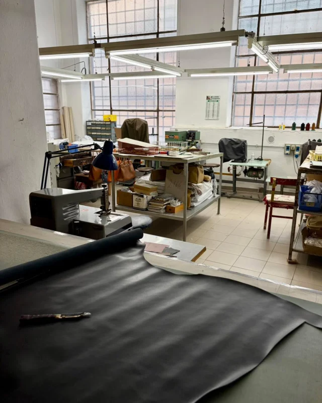 Inside our Rome workshop, every bag starts long before the final stitch.
The leather is selected, cut, shaped and worked by hand, following the same craftsmanship that has defined us since 1959.
.
.
.
#italianleatherbags #handmadeleatherbag #madeinitaly #leathercraft #craftsmanship #leatherbag #leathershoproma #handleatherbag #leathershop #rome