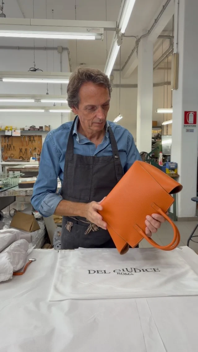 Final touches before shipping.
Today, the Alexis 26 — carefully finished and checked by hand in our Rome workshop before beginning its journey to its new owner.
.
.
.
#italianleatherbags #madeinitaly #rome #handmadeleatherbag #leatherbag