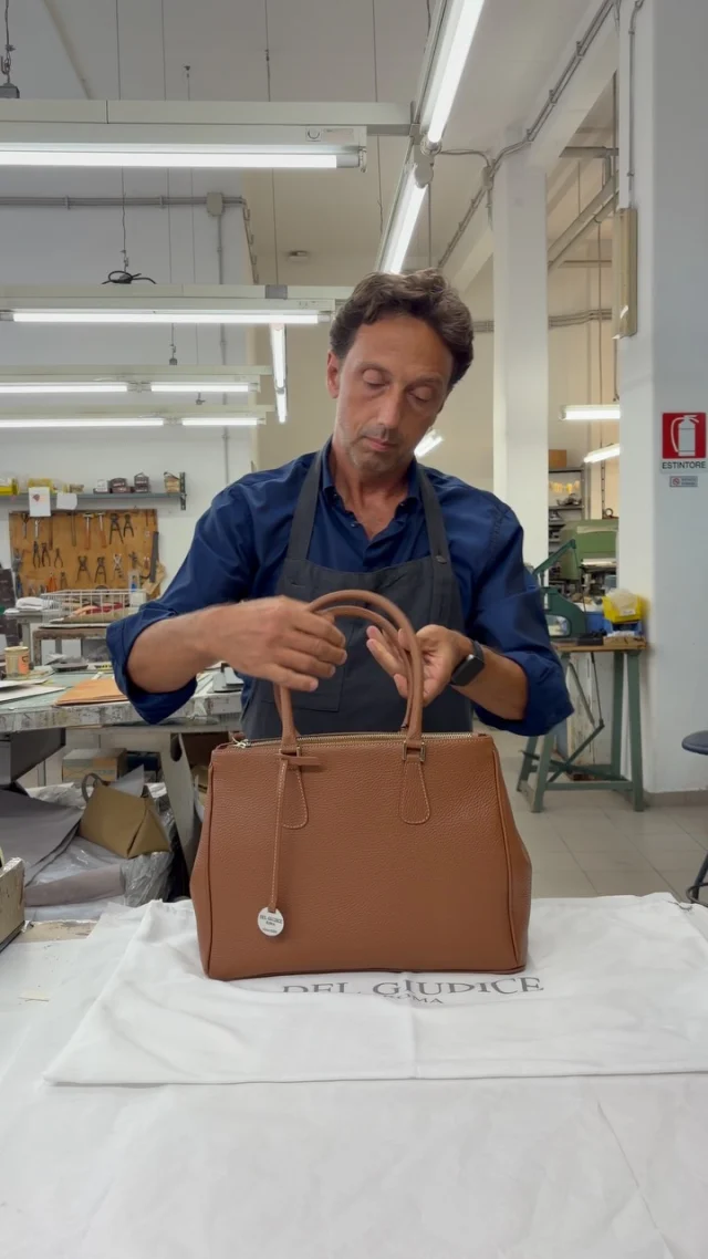 Final touches before shipping.
Today, the Patrizia 33 — carefully inspected and finished by hand in our Rome workshop, before setting off on its journey to its new owner.
.
.
.
#italianleatherbags #madeinitaly #rome #handmadeleatherbag #leatherbag