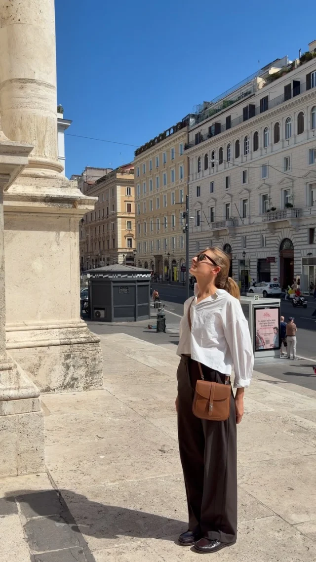 Where art, history and everyday elegance meet.
Small crossbody bag Chiara, walking through Rome — a timeless companion crafted in Italian leather for moments that deserve to be remembered.
.
.
.
#italianleatherbags #handmadeleatherbag #leatherbag #leathercraft #rome