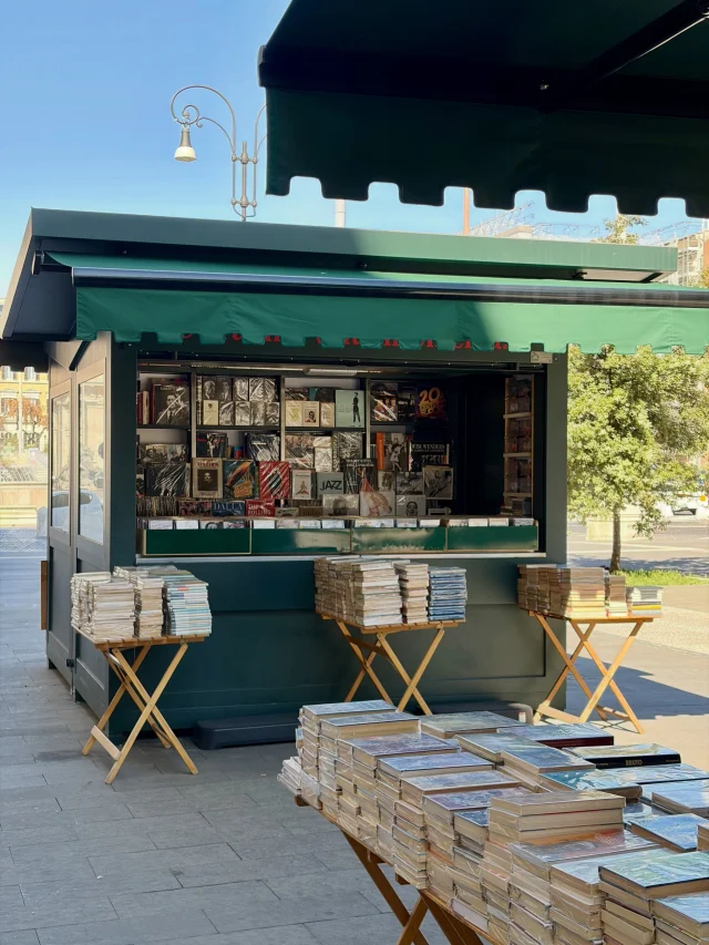 Once upon a time, at a little newsstand in Rome…
Books, old films, magazines and a quiet corner of the city.