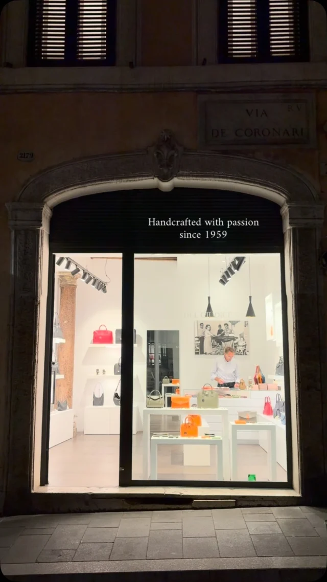 From our workshop to our store in the heart of Rome, every piece reflects our passion for quality, tradition, and timeless design.
.
.
.
#italianleatherbags #handmadeleatherbag #leathershop #italianleatherbag #madeinitaly
